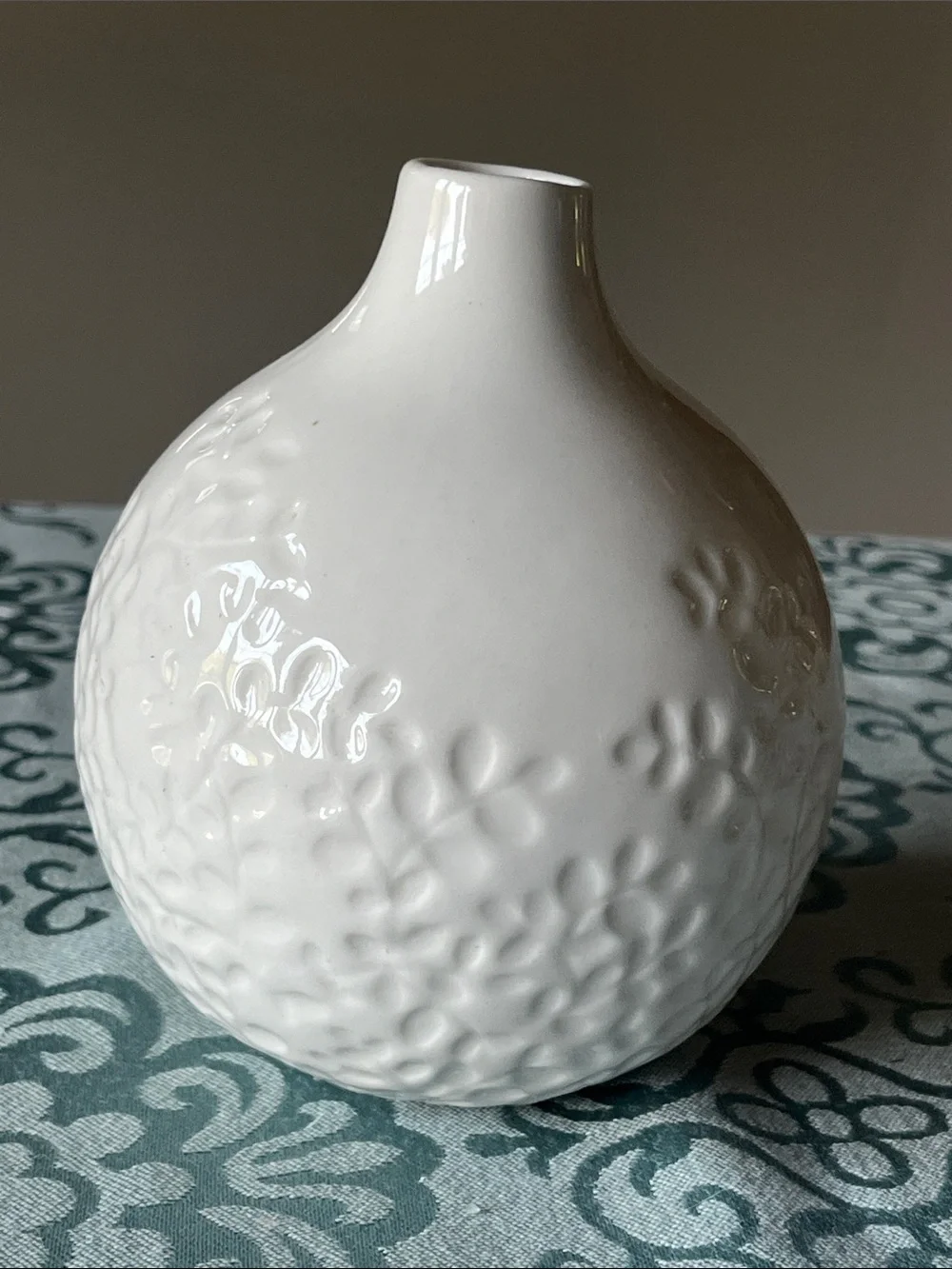 Crate&Barrel botanical leaf floral off white embossed Ceramic 5” Globe Vase